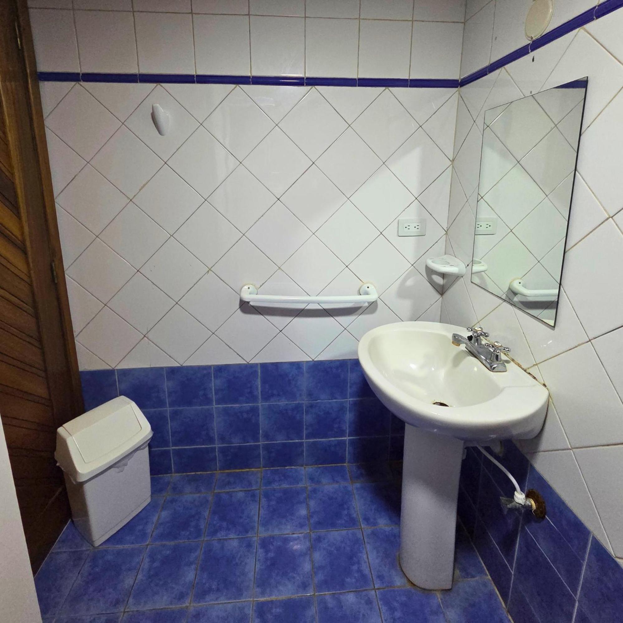 Tucacas, Frente Al Mar, Piscina Y Playa Privadaアパートメント エクステリア 写真